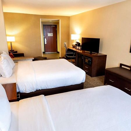 คอมฟอร์ท สวีทส์ Hotel กูดเยียร์ ภายนอก รูปภาพ