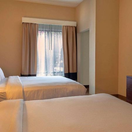 คอมฟอร์ท สวีทส์ Hotel กูดเยียร์ ภายนอก รูปภาพ