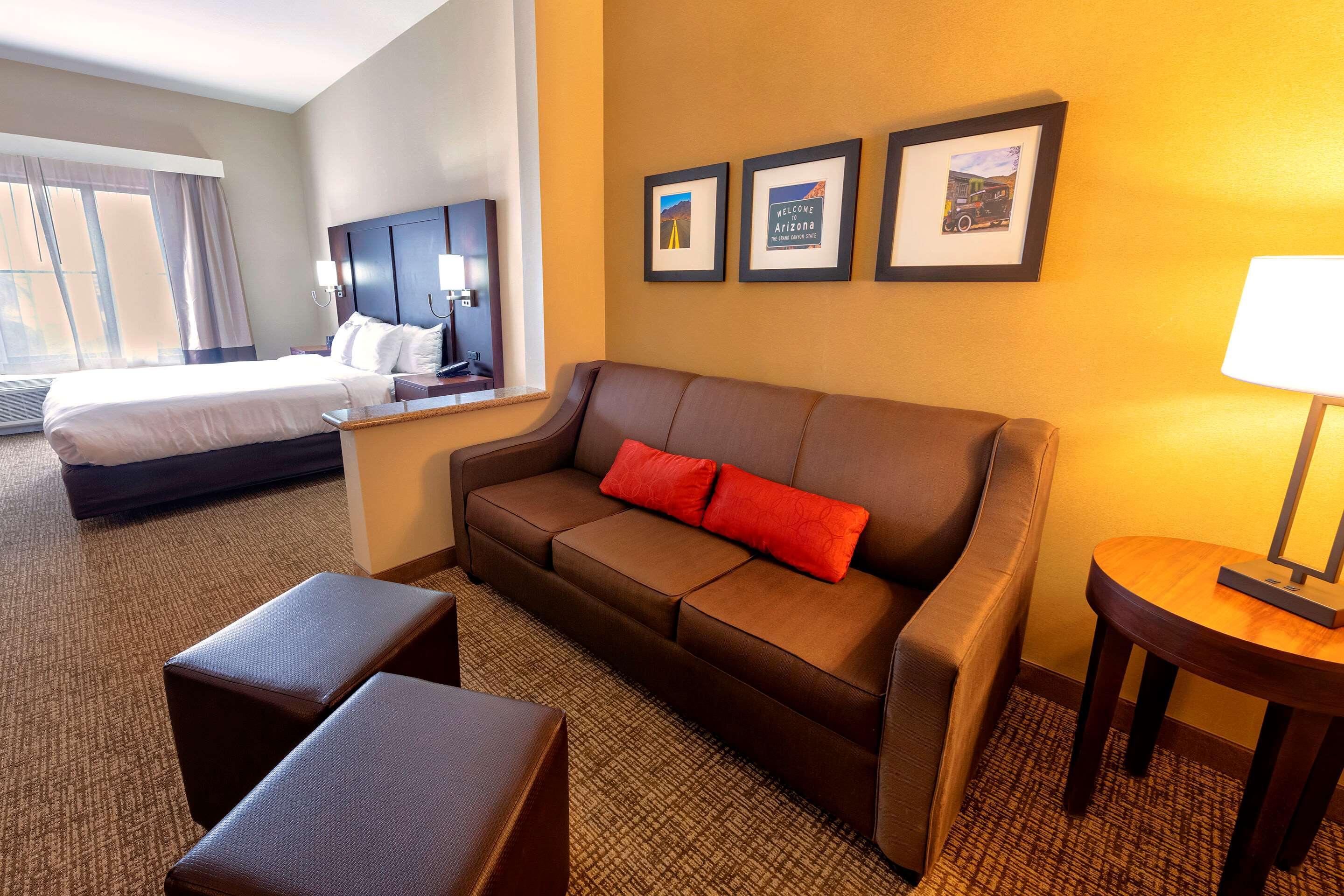 คอมฟอร์ท สวีทส์ Hotel กูดเยียร์ ภายนอก รูปภาพ