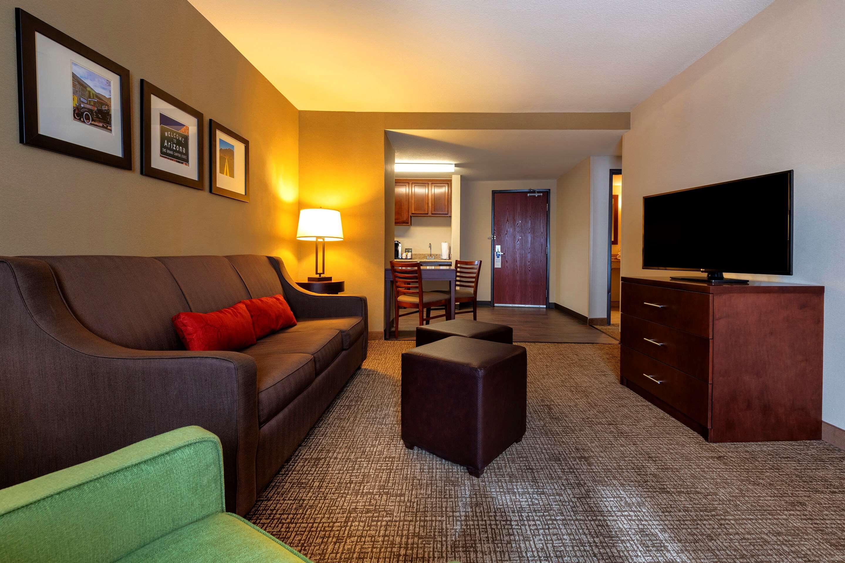 คอมฟอร์ท สวีทส์ Hotel กูดเยียร์ ภายนอก รูปภาพ