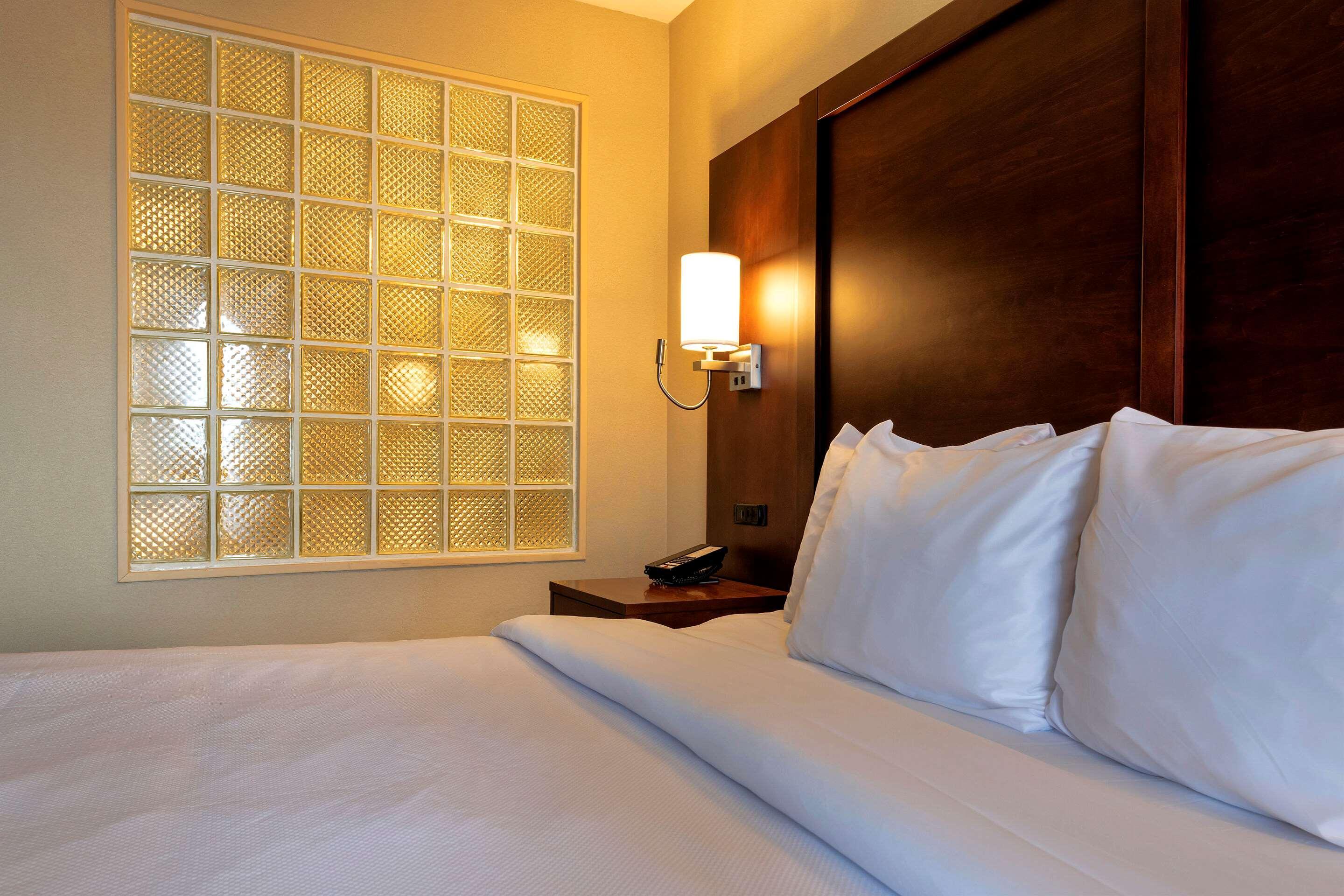 คอมฟอร์ท สวีทส์ Hotel กูดเยียร์ ภายนอก รูปภาพ