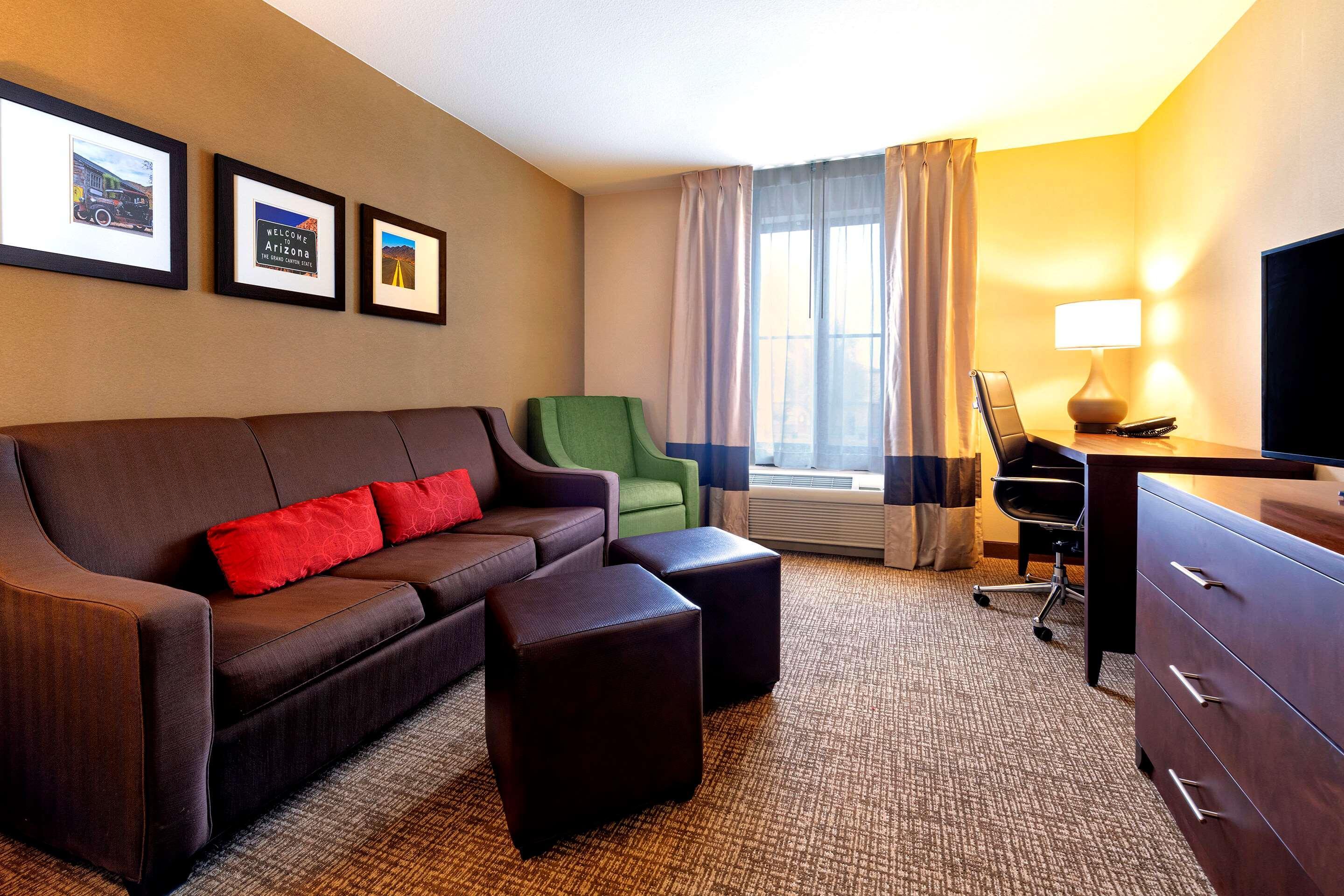 คอมฟอร์ท สวีทส์ Hotel กูดเยียร์ ภายนอก รูปภาพ