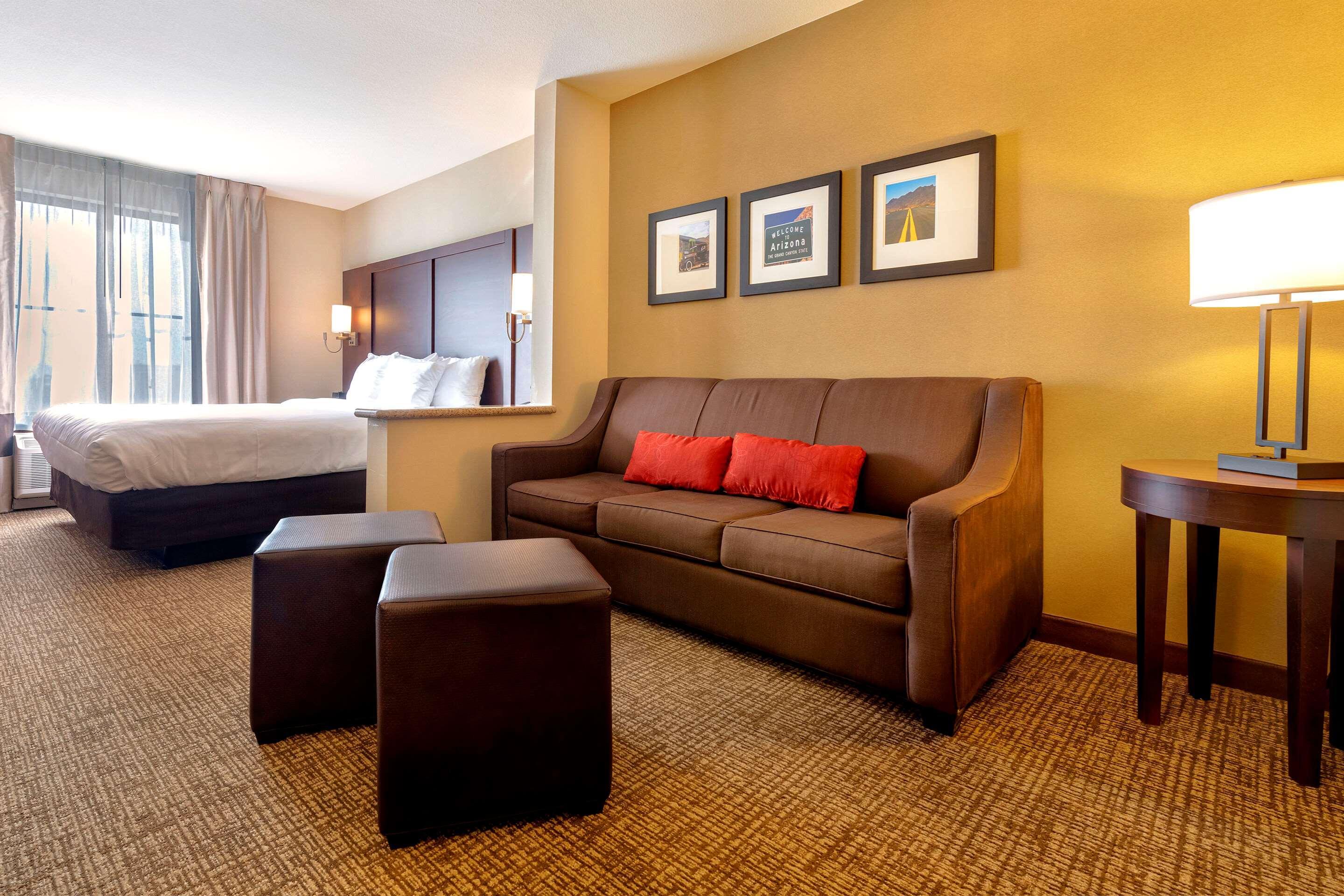 คอมฟอร์ท สวีทส์ Hotel กูดเยียร์ ภายนอก รูปภาพ