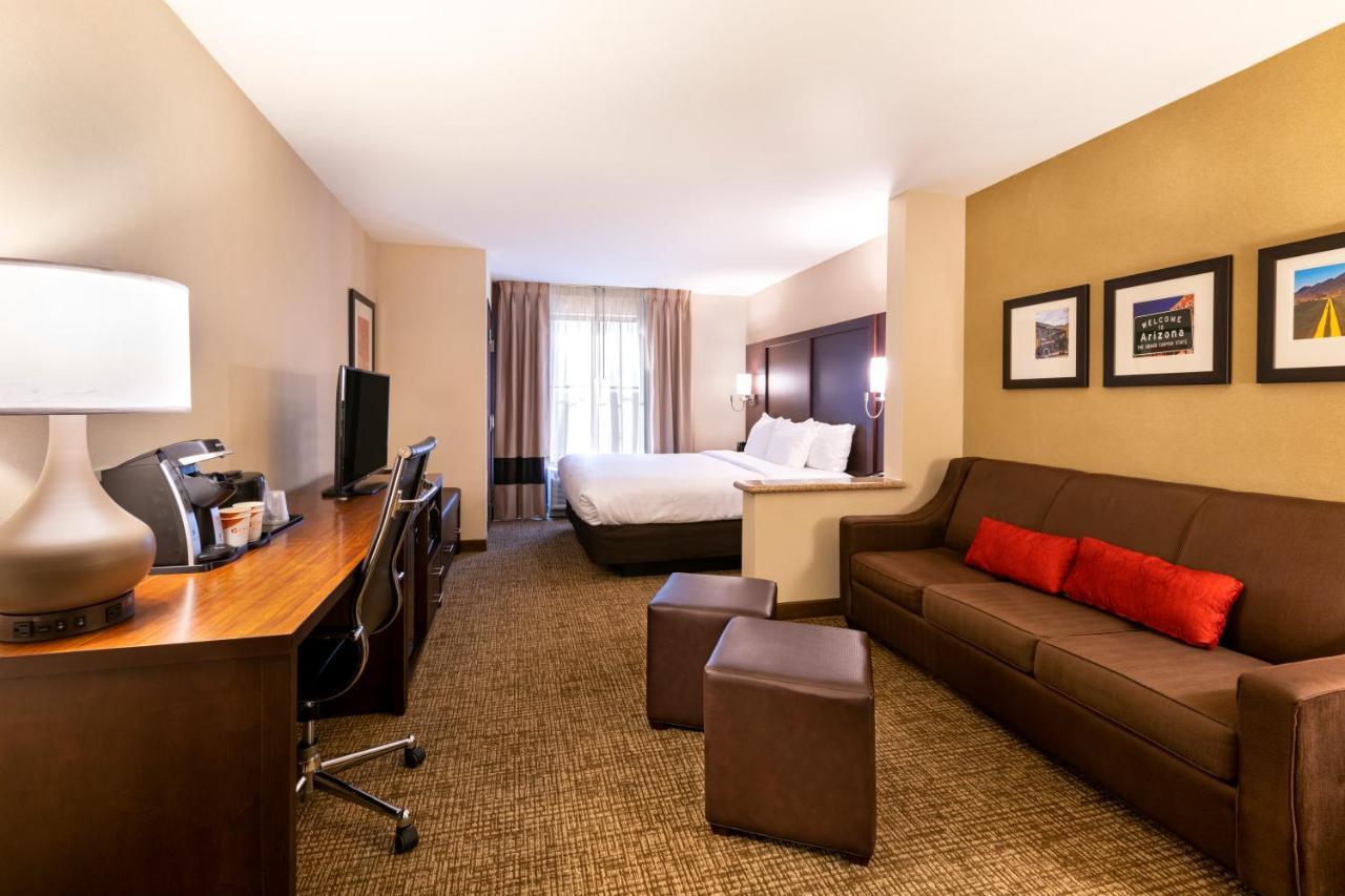 คอมฟอร์ท สวีทส์ Hotel กูดเยียร์ ภายนอก รูปภาพ
